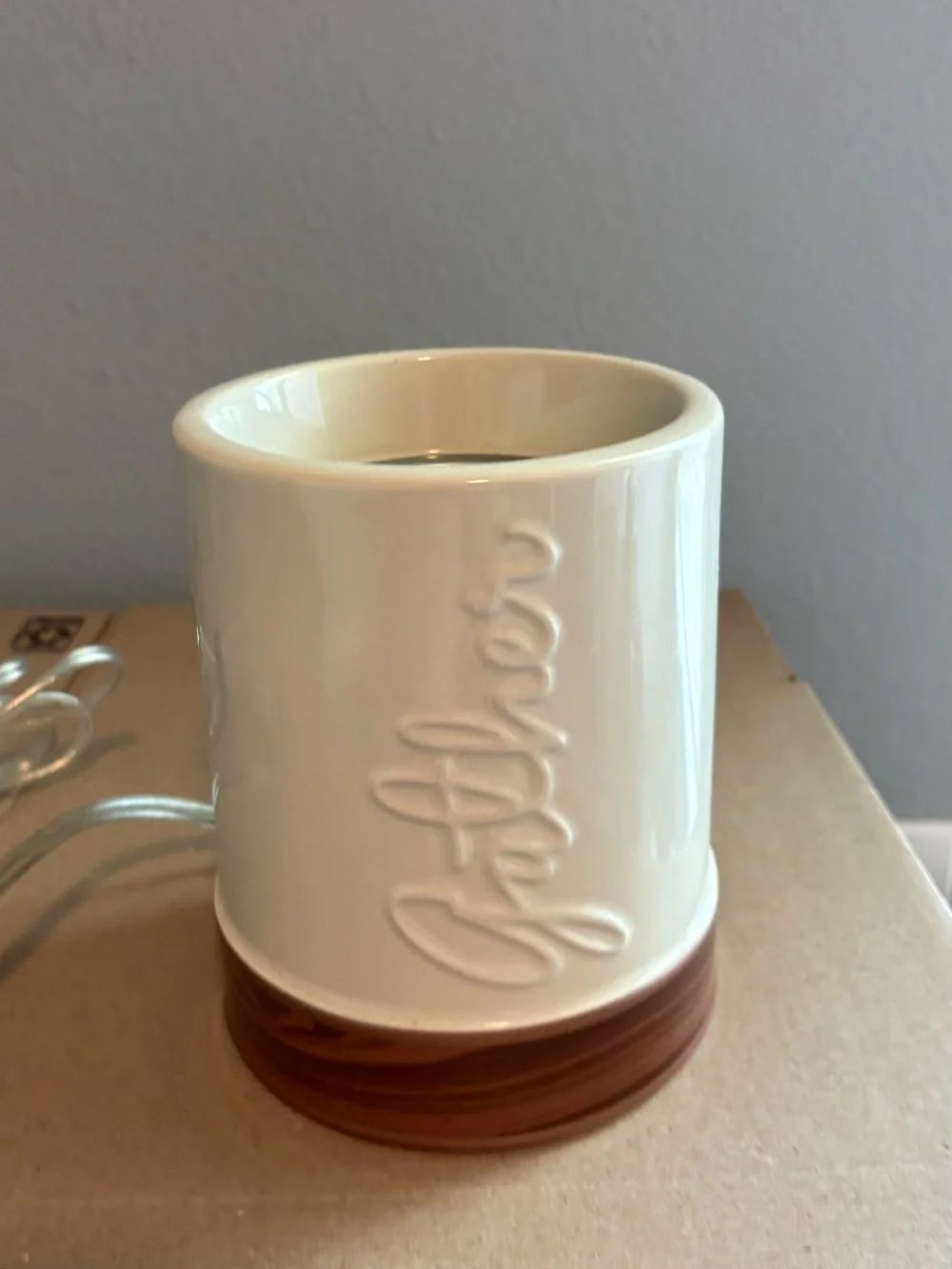 Yankee Candle Cream Ceramic Wax Warmer with Brown Base